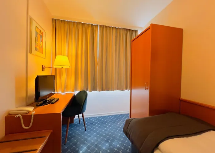 Elbbruecken Hotel Hamburg