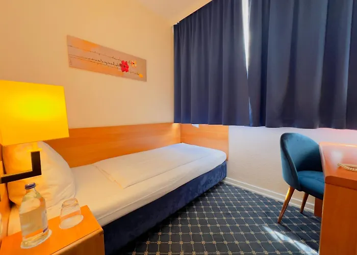 Hotel Elbbruecken Hamburg