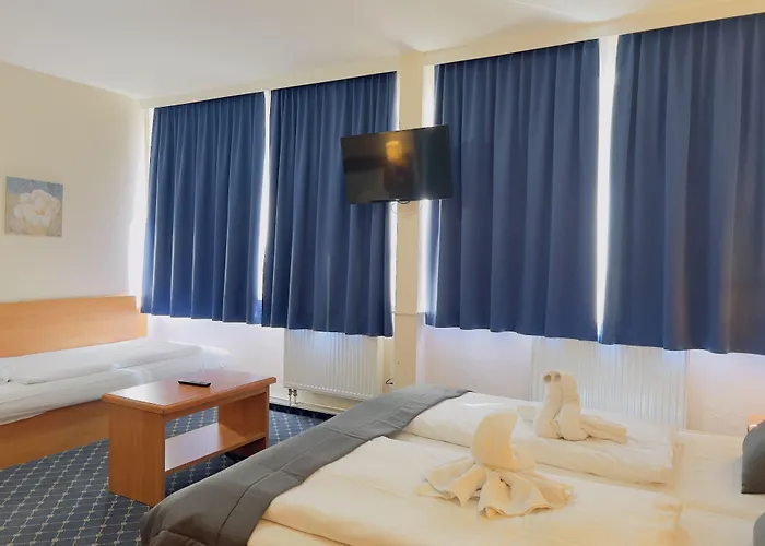 Hotel Elbbruecken 3*