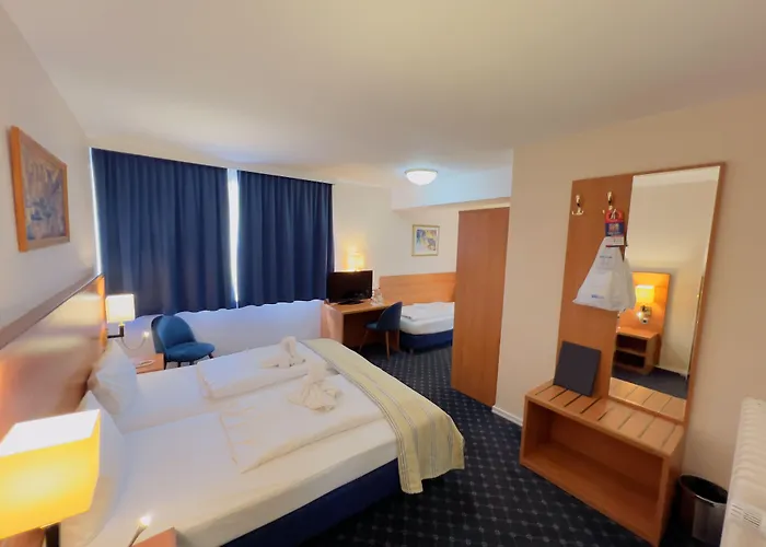 Hotel Elbbruecken Hamburg
