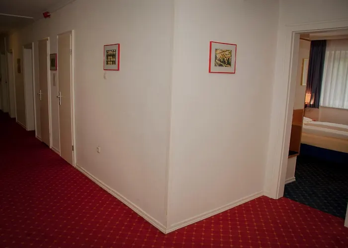 Hotel Elbbruecken Hamburg